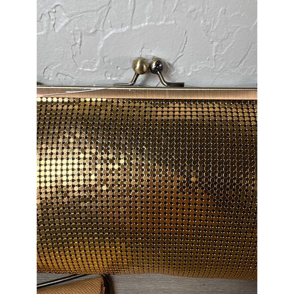 NWT Patricia‎ Nash Gold Metallic Mesh NWT Crossbody Clutch Kiss Lock Chain Strap - Picture 2 of 4